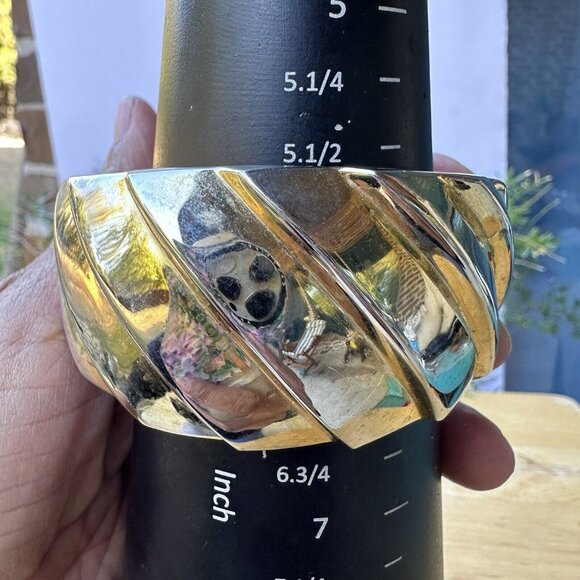 VTG Modernist Clamper Bracelet Hinged Gold Tone Wide Ribbed Chunky Retro Sz‎ 6 - Picture 7 of 7